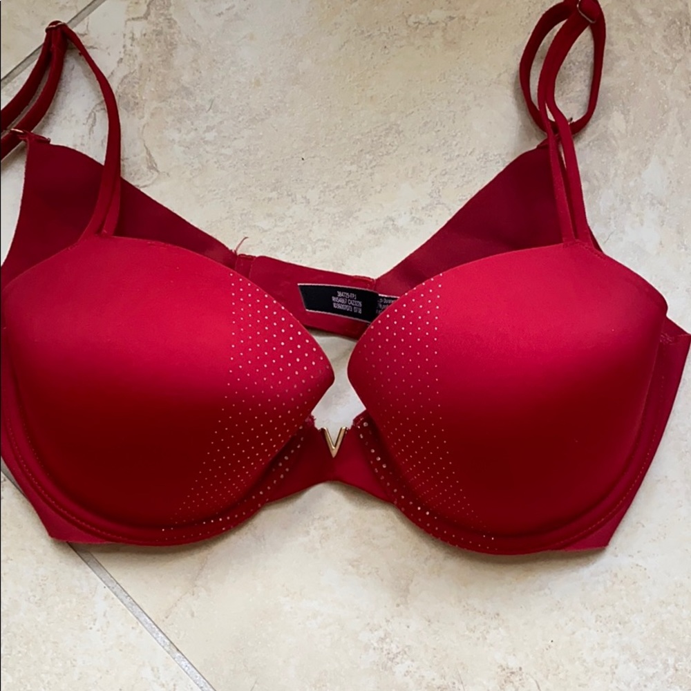 Victoria’s Secret 32D Red Lightly Lined Bra